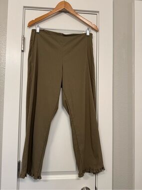 Women’s Olive Ruffle-Hem Cropped Pants